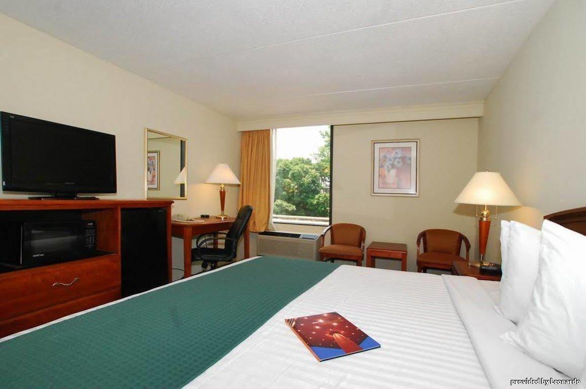 Best Western Plus Lower South End Charlotte Ruang foto